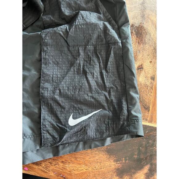 Nike Women's Glossy Black Loose Fit Woven Belted Shorts Size Medium - Picture 6 of 7